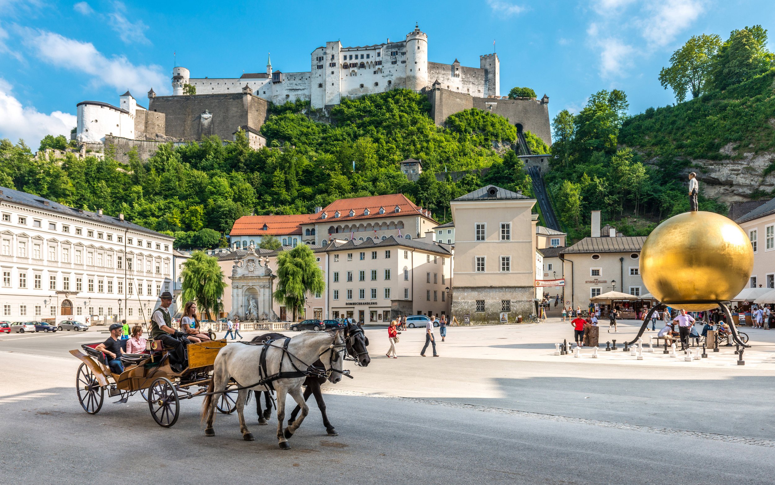 Kapitelplatz in Salzburg mit Festung Hohensalzburg