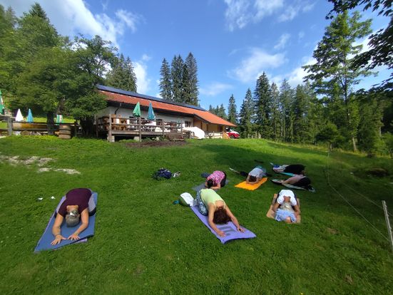 Yogastunde auf der Moaralm