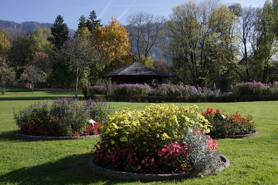 Inzell/Chiemgau: vorbei am Kurpark den Blick gen Norden gerichtet