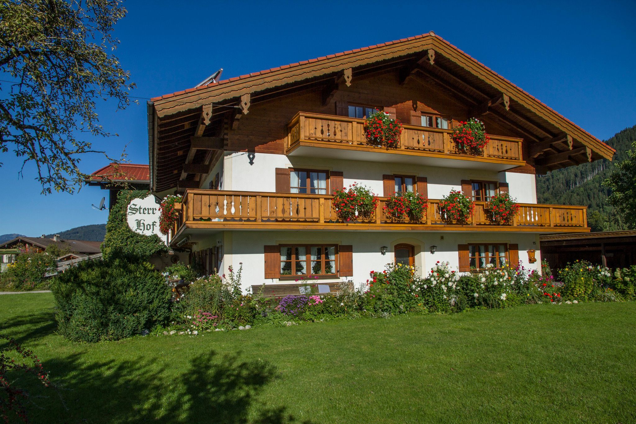 Hausansicht im Sommer