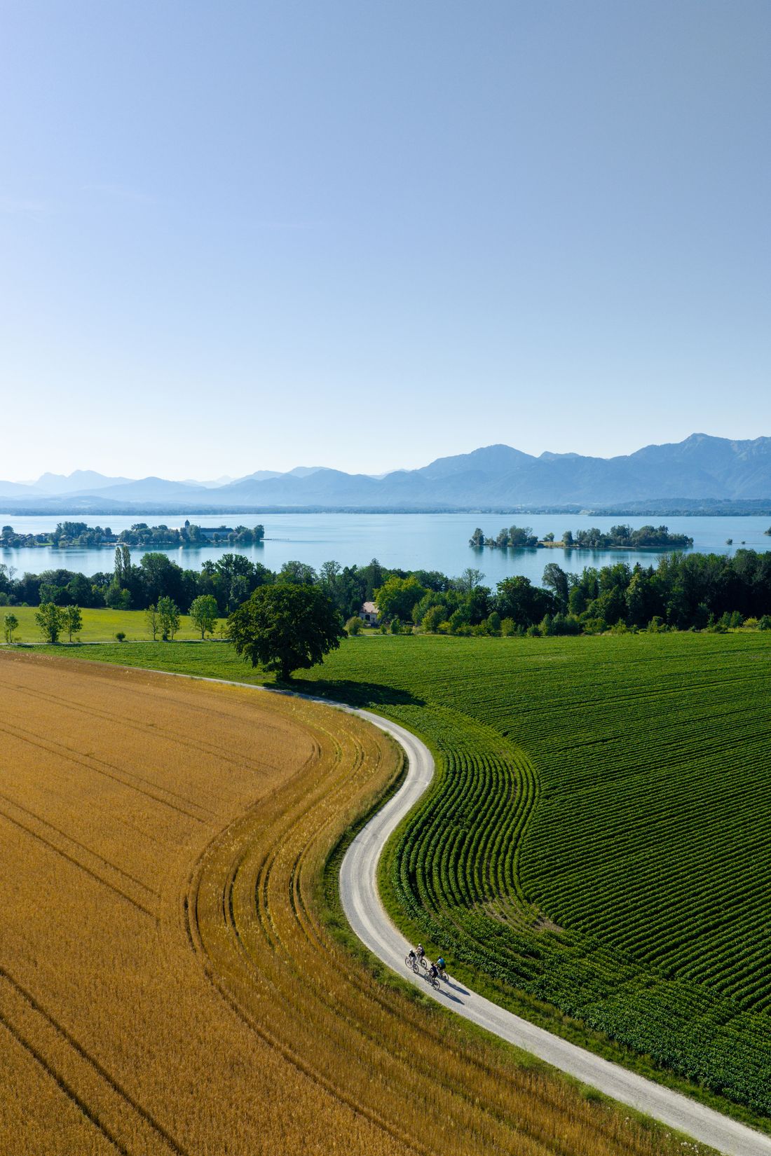Graveln mit Berg- und Seeblick