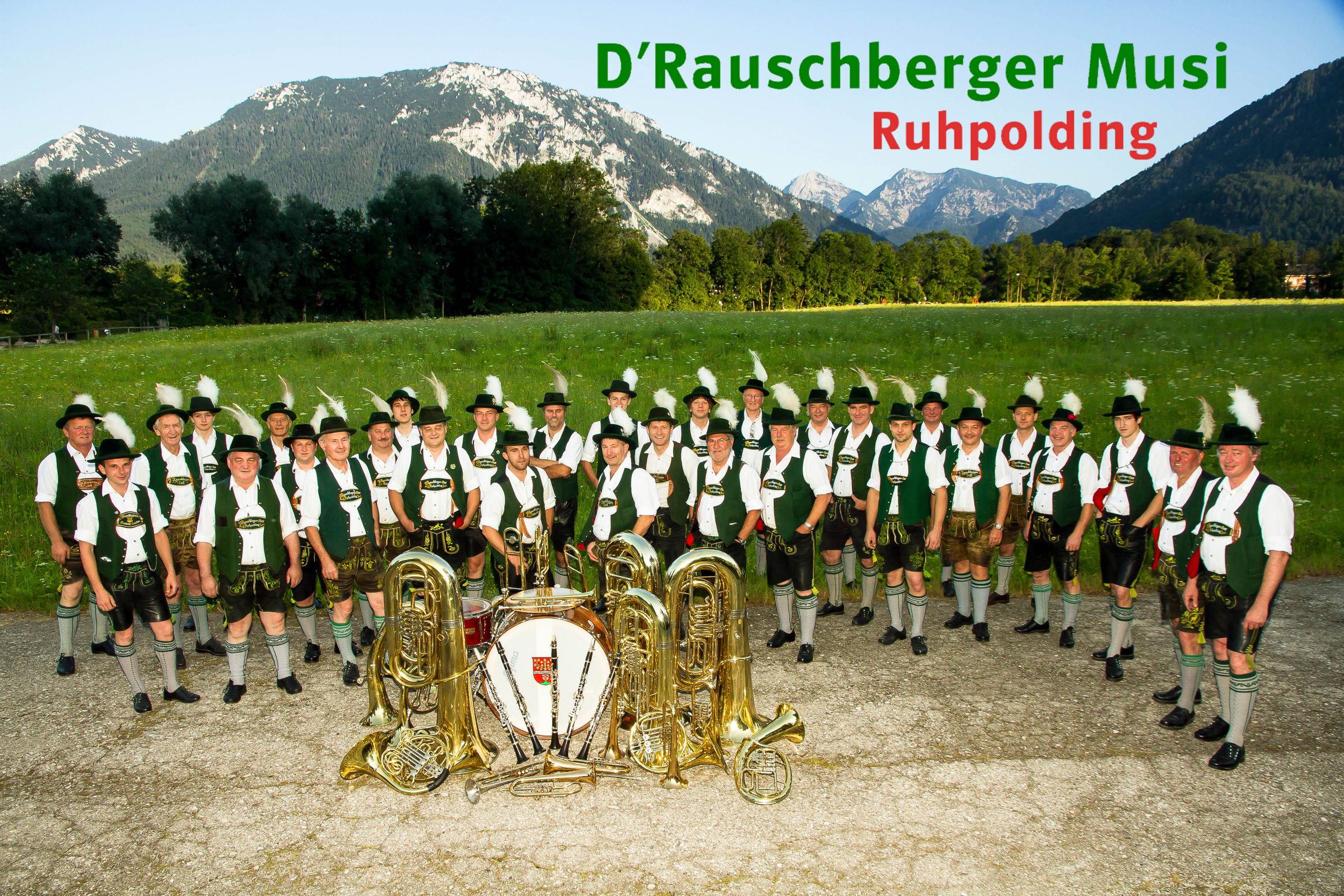 Rauschberger-Musi mit Instrumentenhauffen (1)