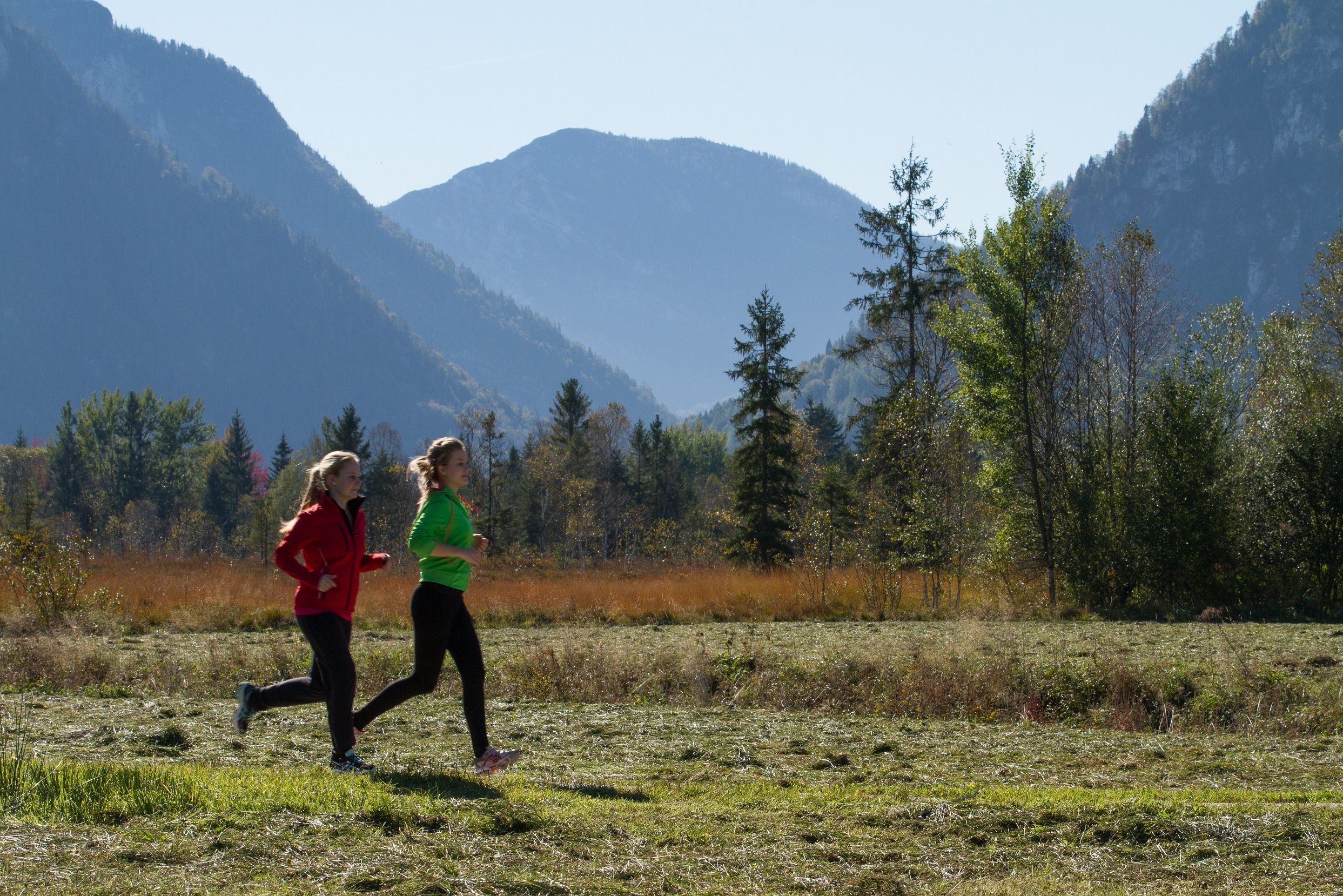 inzell-sommer-joggen-moor-erlebnis-pfad-damen01_eh-1