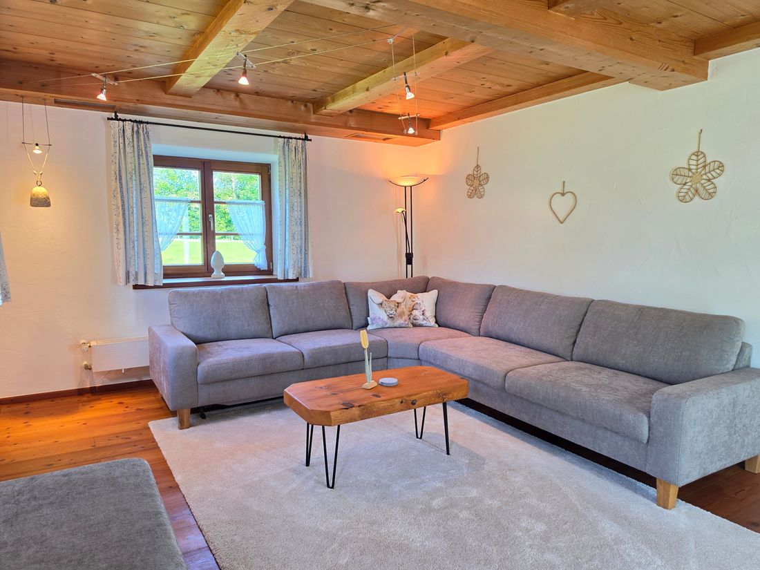 Unsere gemütliche und großzügige Kuschelecke mit Relaxfunktion in der Fewo Mühlenrad im EG