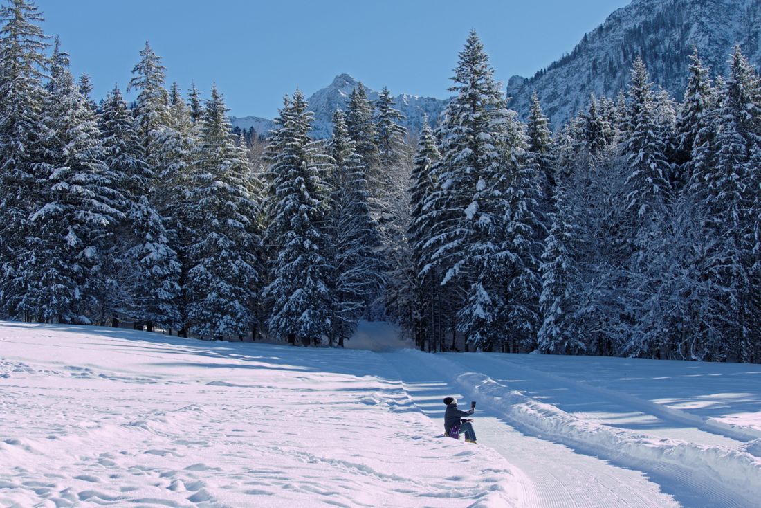 inzell-winter-leute-rodeln-rast-selfie_jh