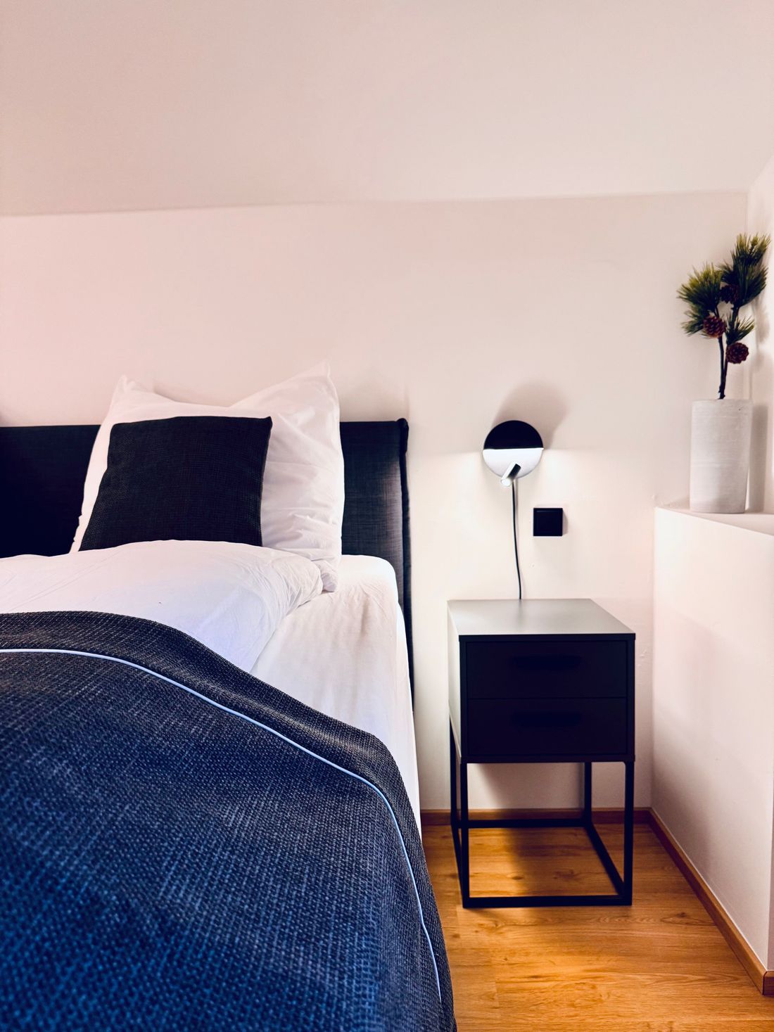 Schlafzimmer 1