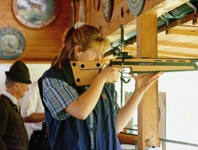 inzell-indoor-schiessen-gewehr