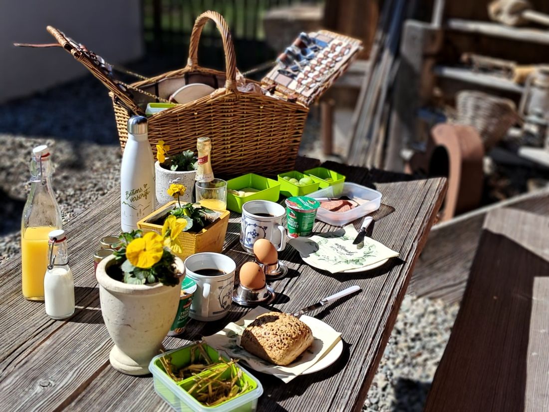 Unser Frühstückskorb mit allem was das Herz begehrt - auf Anfrage