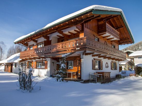 Hausansicht im Winter