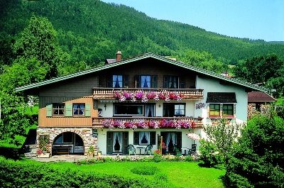 Hausansicht im Sommer