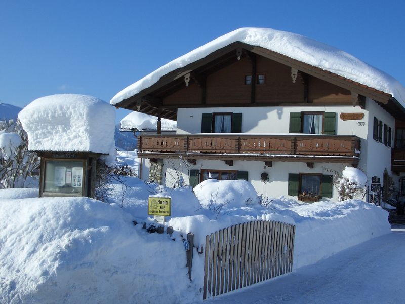 Hausansicht im Winter