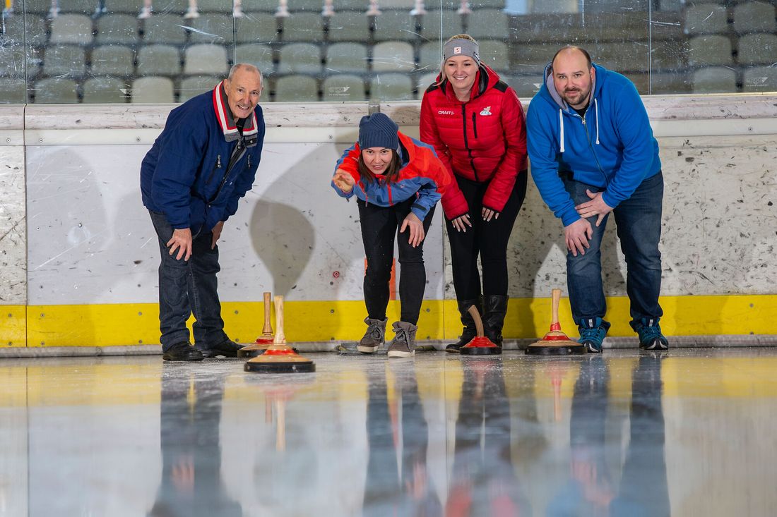 Eisstockschießen in der Max Aicher Arena Inzell