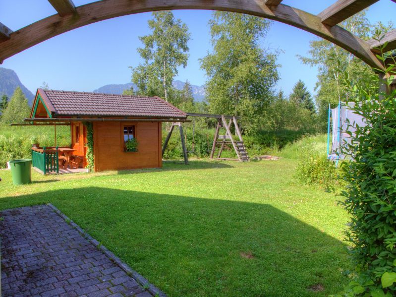 Garten mit Schaukel