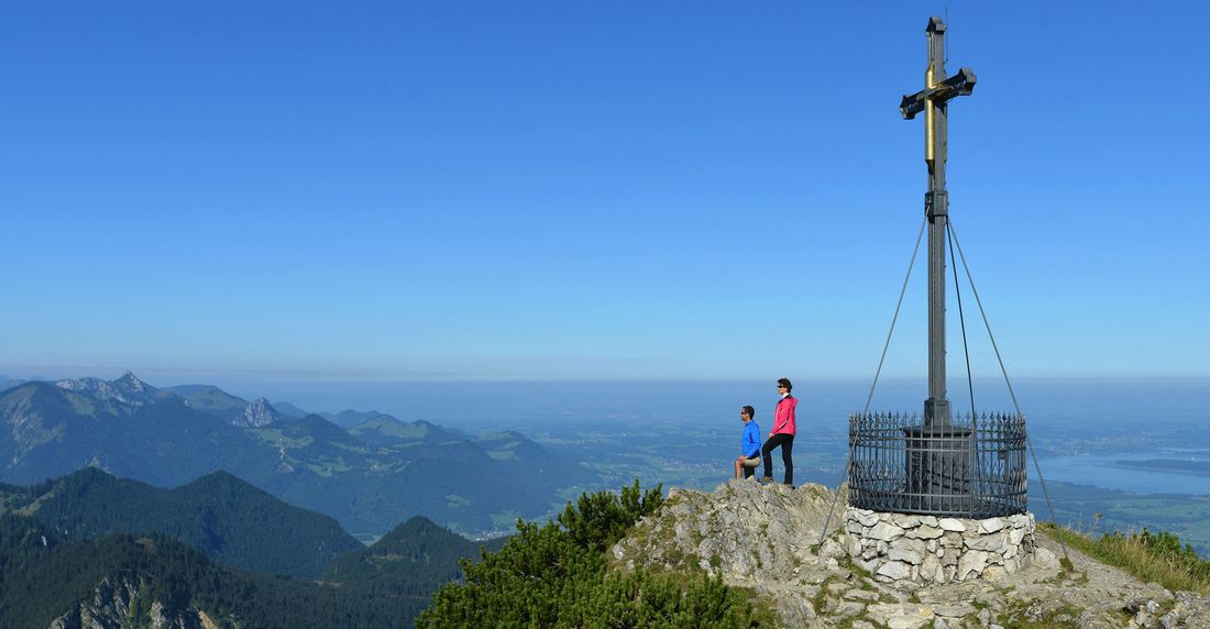 blick-vom-hochfellnkreuz-zum-chiemsee