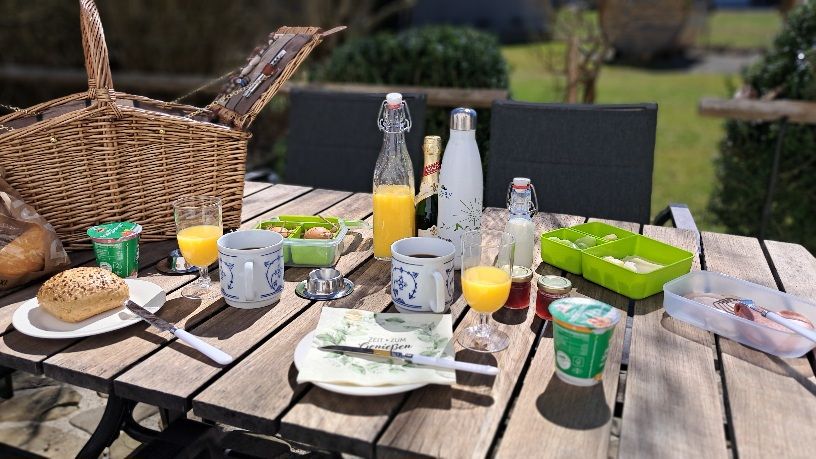 Unser Frühstückskorb mit allem was das Herz begehrt - auf Anfrage