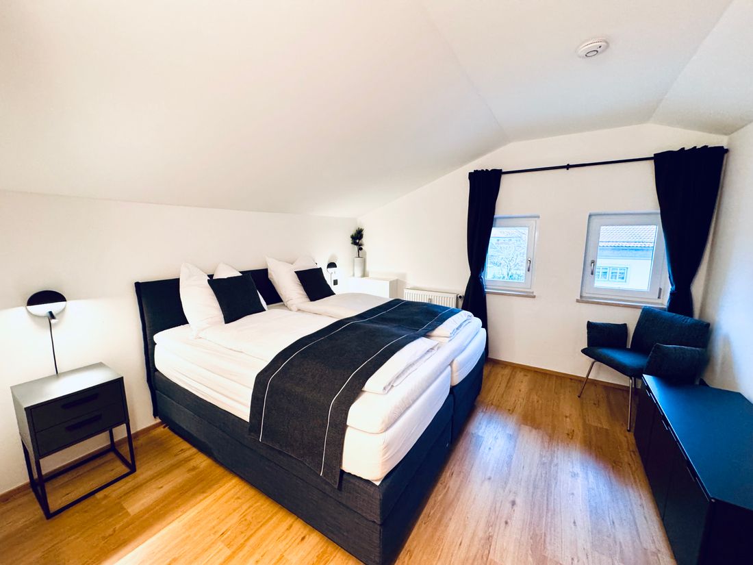 Schlafzimmer 1