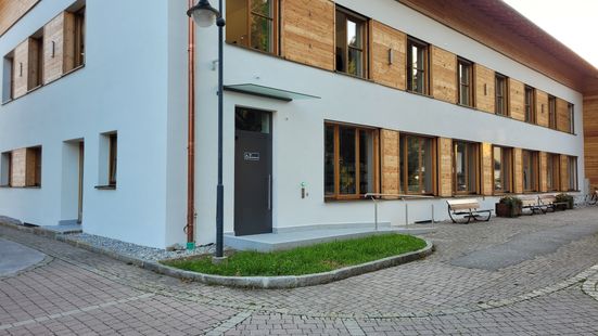 Außentoilette am Inzeller Rathaus